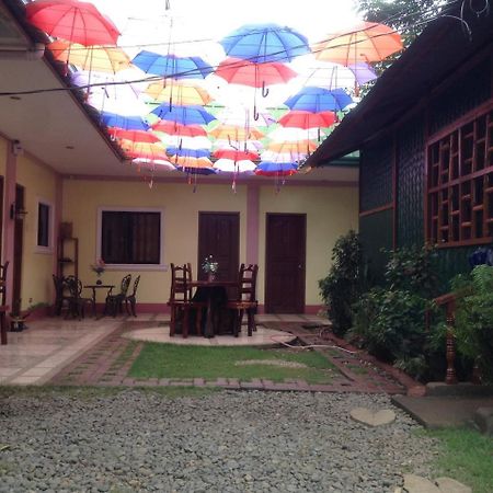 Tia Mers Guest House Puerto Princesa Екстер'єр фото