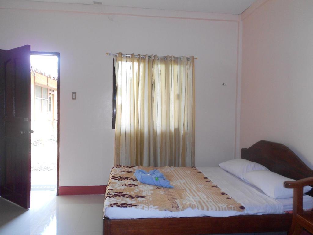 Tia Mers Guest House Puerto Princesa Номер фото