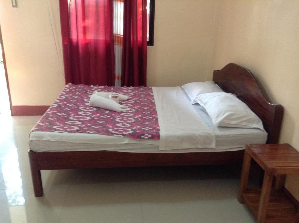 Tia Mers Guest House Puerto Princesa Екстер'єр фото
