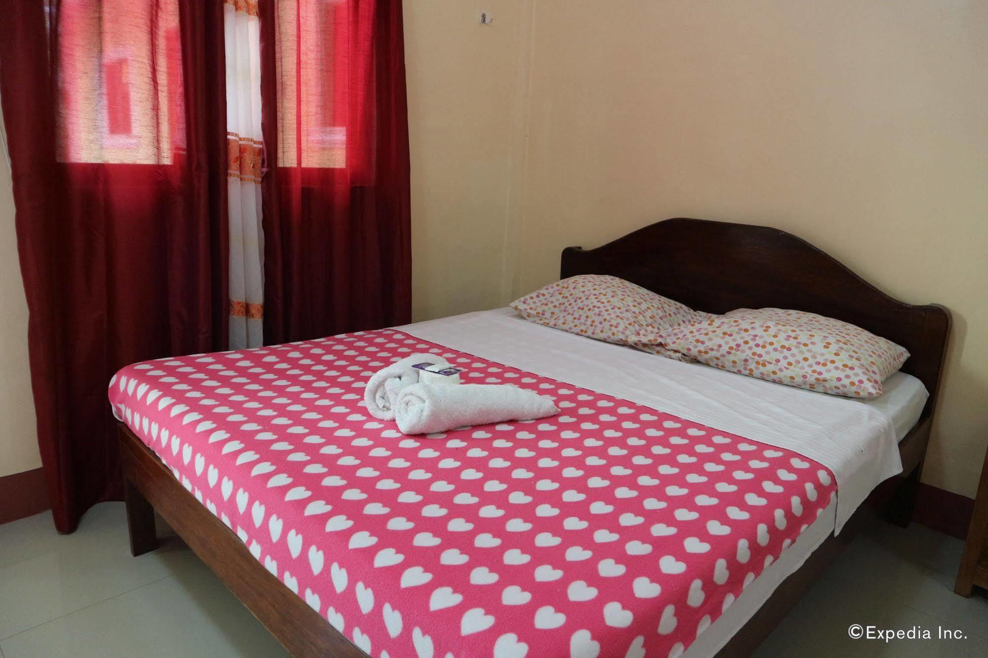 Tia Mers Guest House Puerto Princesa Екстер'єр фото